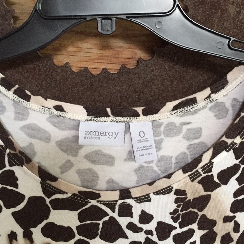 Chico’s Giraffe print tee - Picture 3 of 3